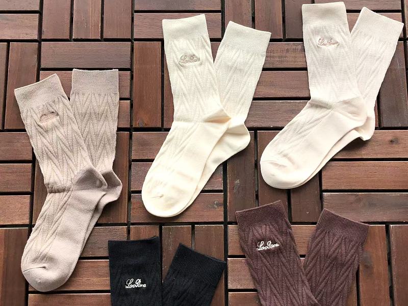 L O P A A Socks · 4