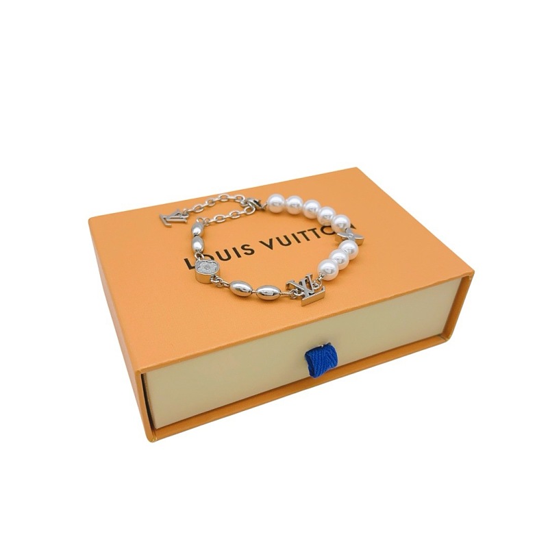 L Jewelry 2