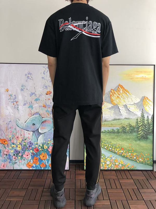 B L Ia A T-shirt · 4