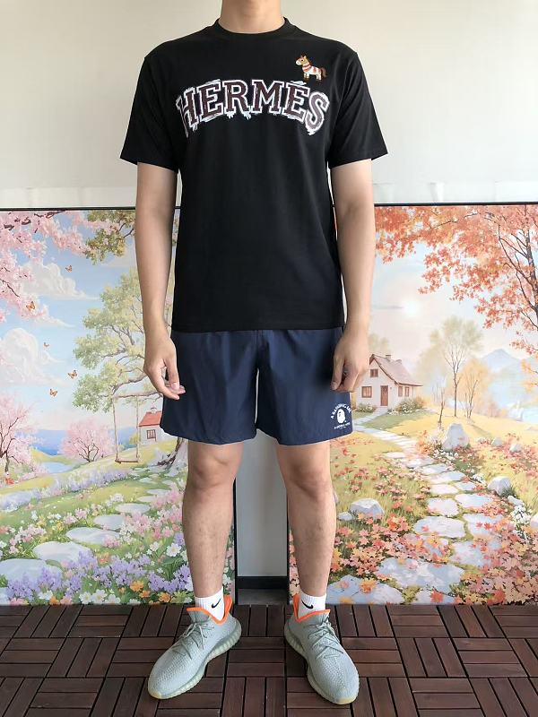 H R E T-shirt · 3