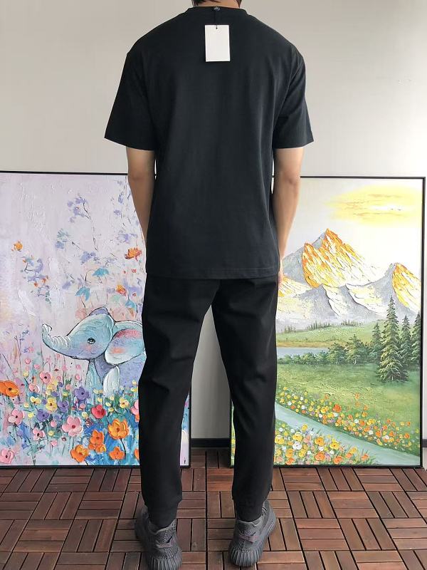 M R T-shirt · 4