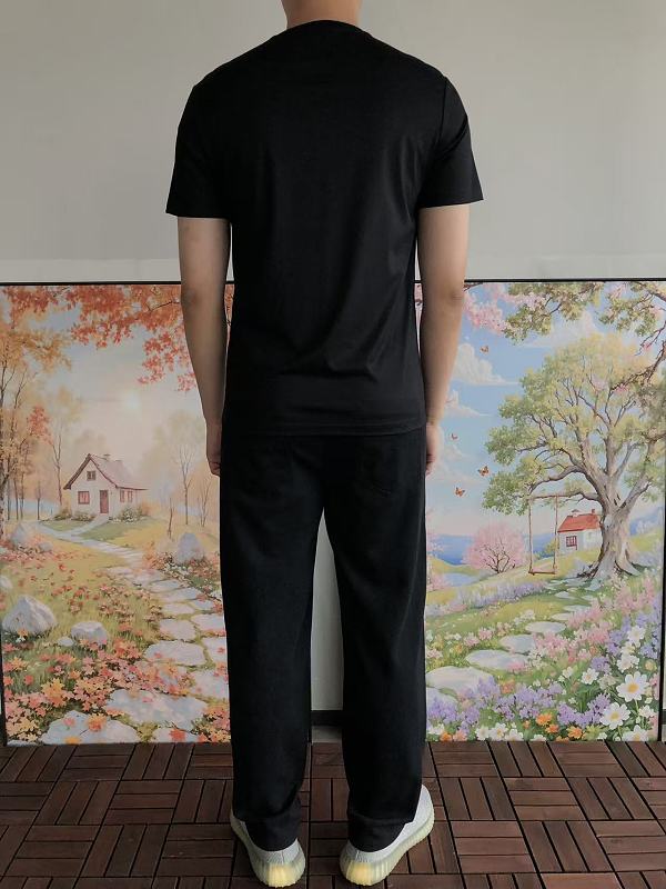 B L Ia A T-shirt · 4