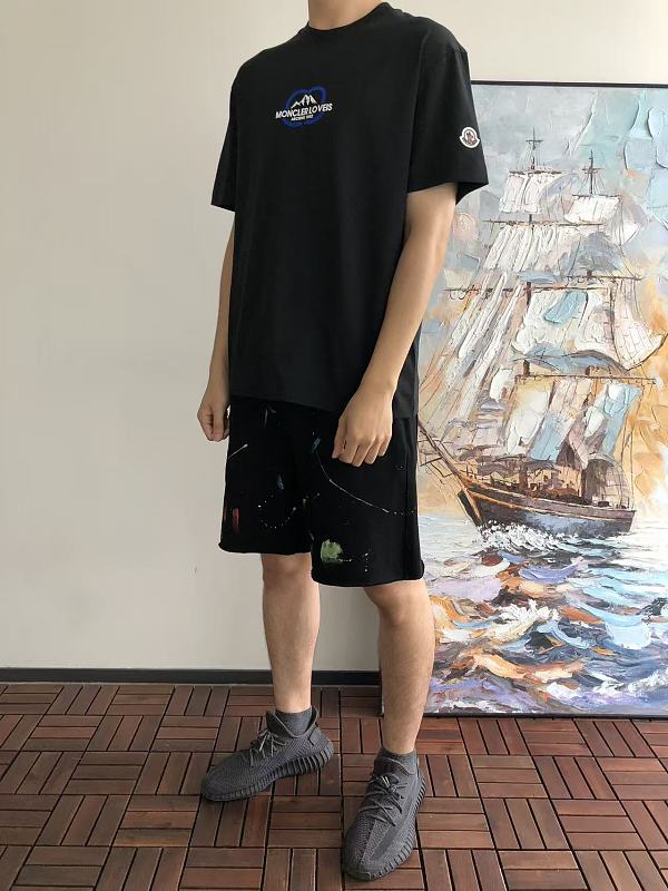 M R T-shirt · 4