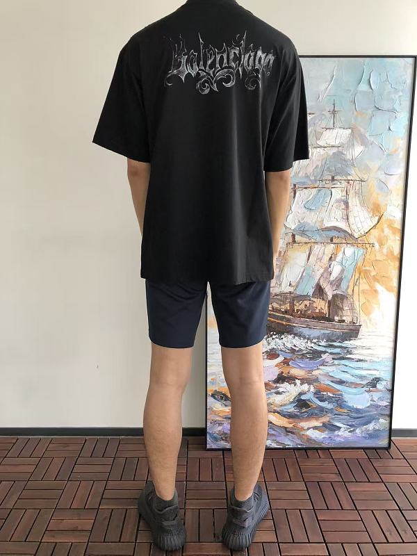 B L Ia A T-shirt · 4