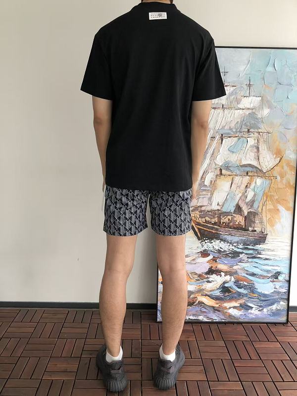 M Is N M R Ie A T-shirt · 4
