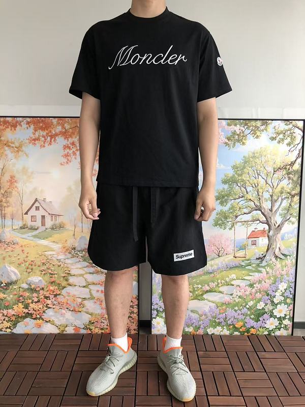 M R T-shirt · 3