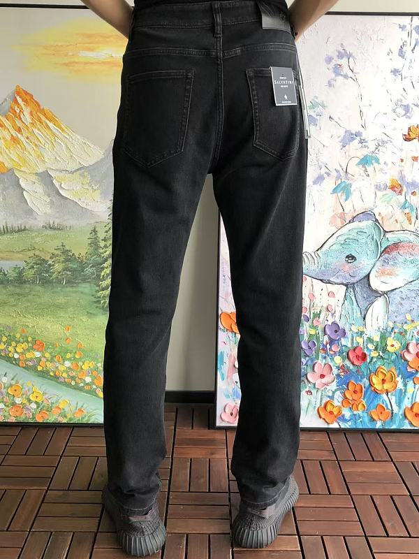 Fashion Jeans · 4