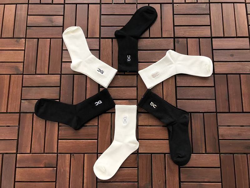 On Ru I G Socks 3