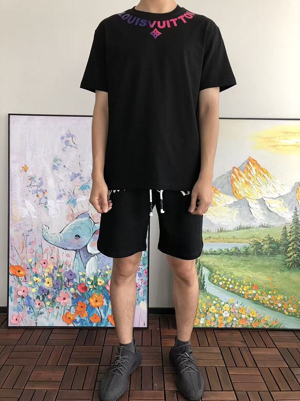 L T-shirt · 3