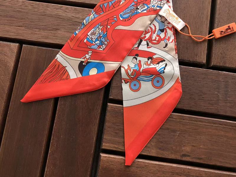 H R E Scarf 6