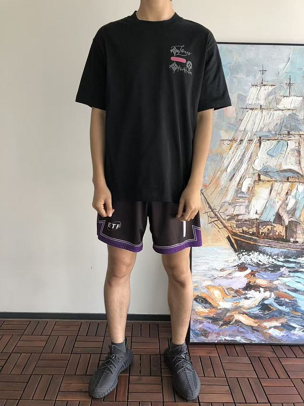 L T-shirt · 3