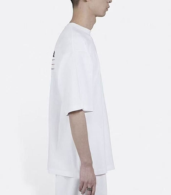 B L Ia A T-shirt · 4