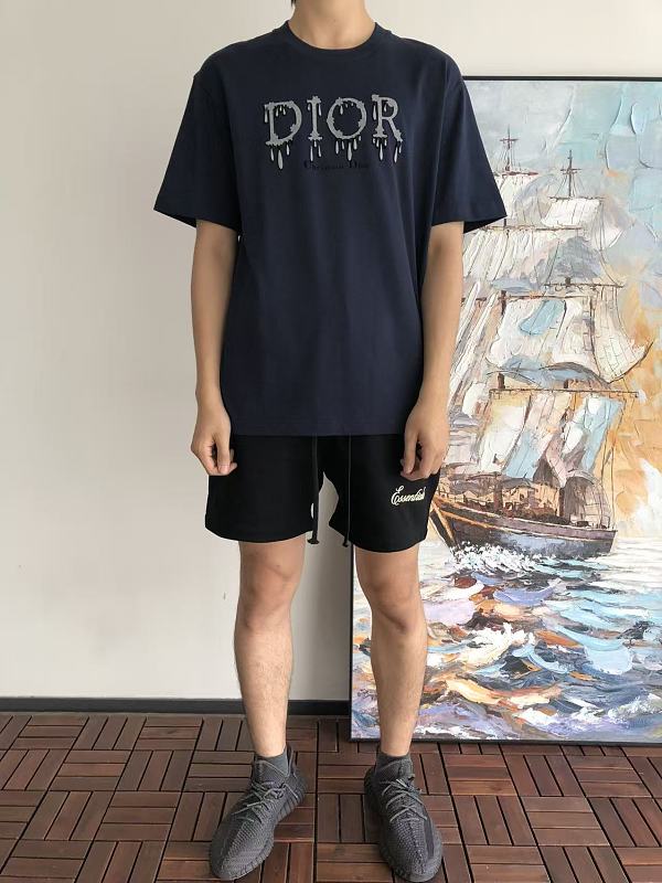 D O T-shirt · 4