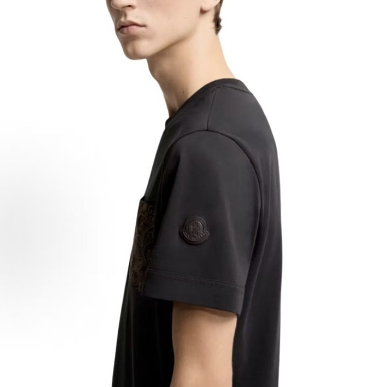 M R T-shirt · 4