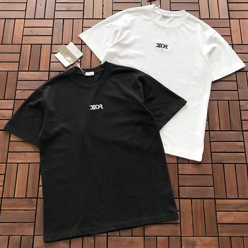 D O T-shirt · 5