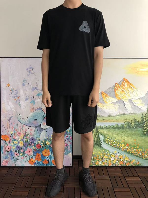 P La E T-shirt 3