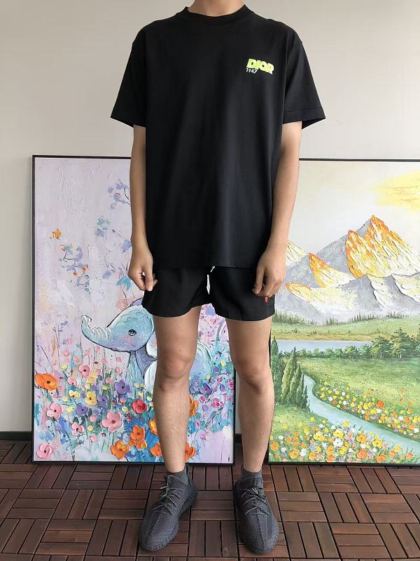 D O T-shirt · 4