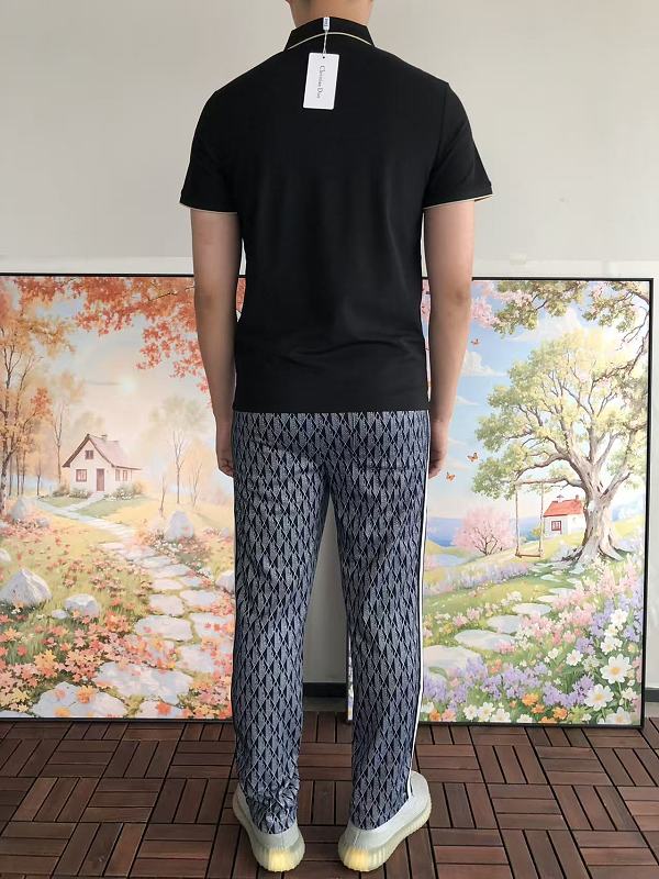 D O T-shirt · 4