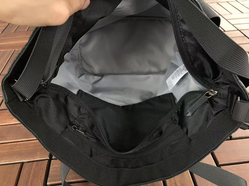 A T Yx Bag 9