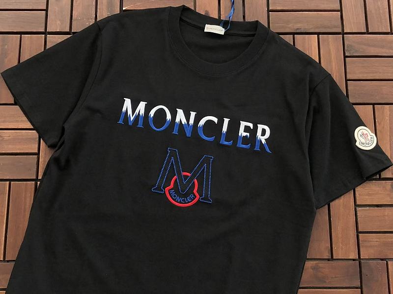 M R T-shirt 11