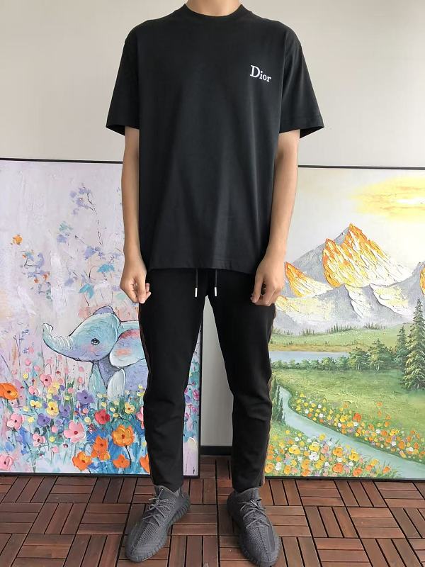 D O T-shirt · 4