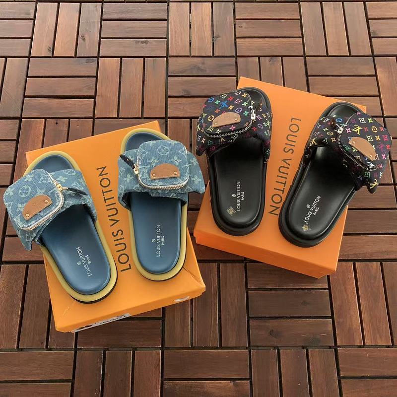 L Slippers · 3