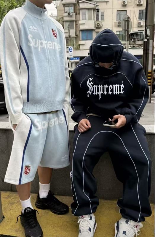 S P E E & Umbro Shorts Sweater · 3