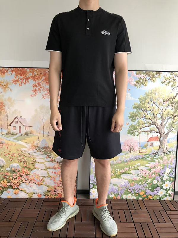 L T-shirt · 3