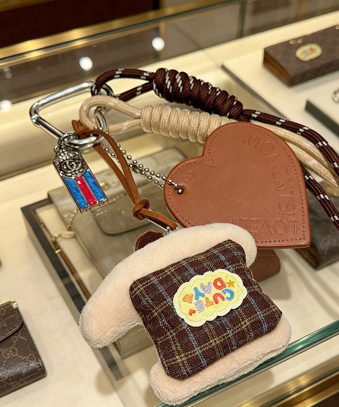 G C I Jewelry · 3
