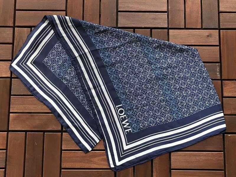 L E Scarf · 5