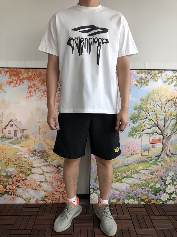 B L Ia A T-shirt · 3