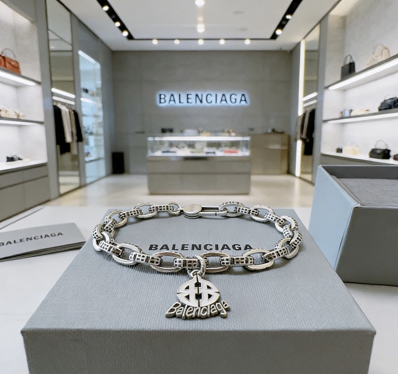 B L Ia A Jewelry · 4
