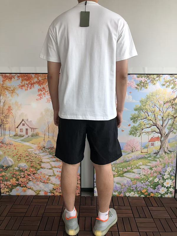 B L Ia A T-shirt · 4
