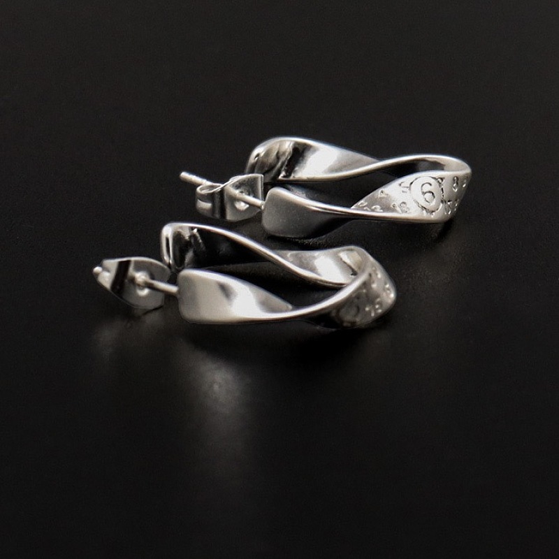 M Is N M R Ie A Jewelry · 2