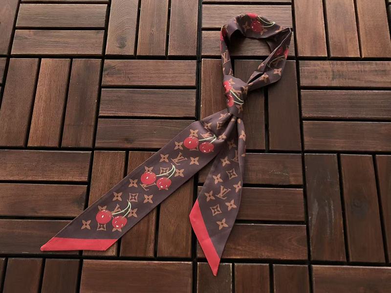 L Scarf · 4