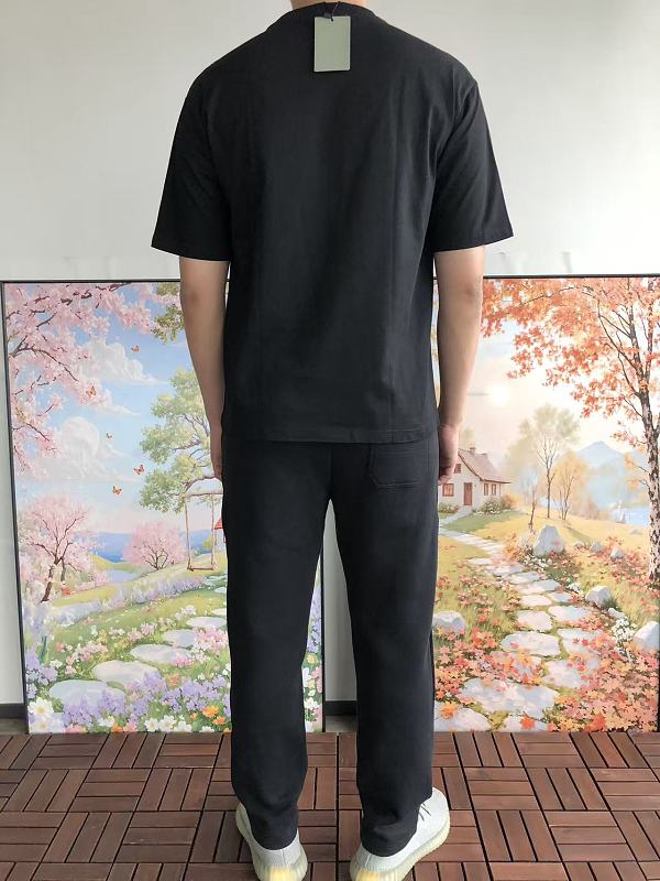 B L Ia A T-shirt · 4