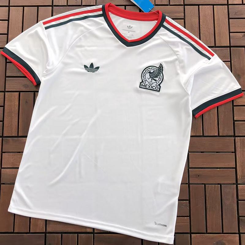 Football T-shirt · 4