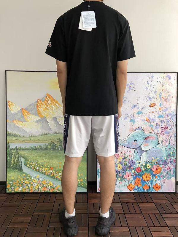 M R T-shirt · 4