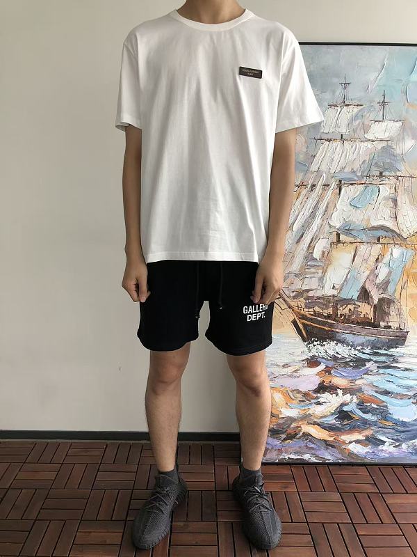L T-shirt · 6