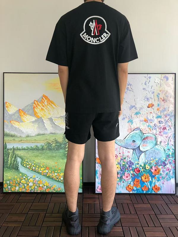 M R T-shirt · 4