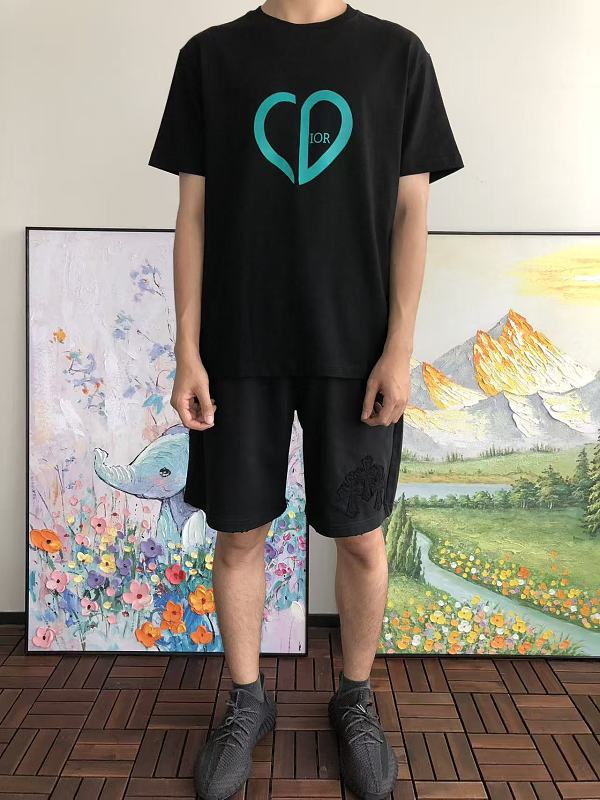 D O T-shirt · 3