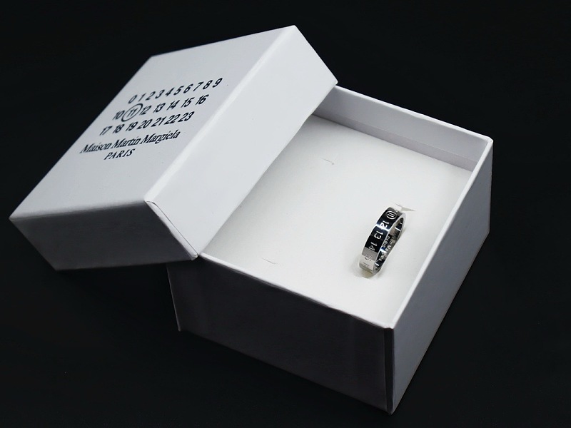 M Is N M R Ie A Jewelry