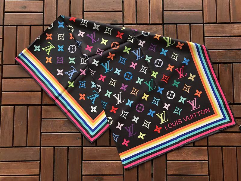 L Scarf · 4