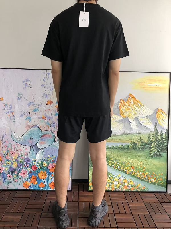 D O T-shirt · 5
