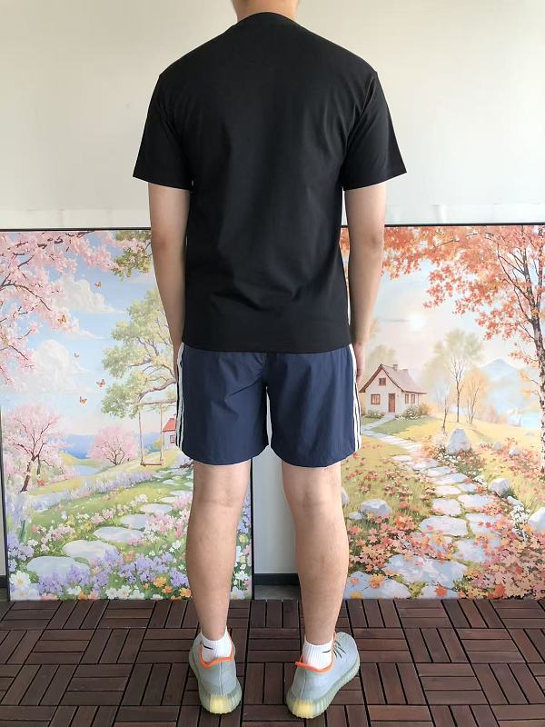 H R E T-shirt · 4