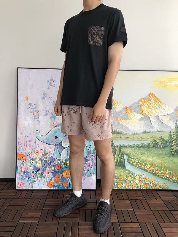 M R T-shirt · 6
