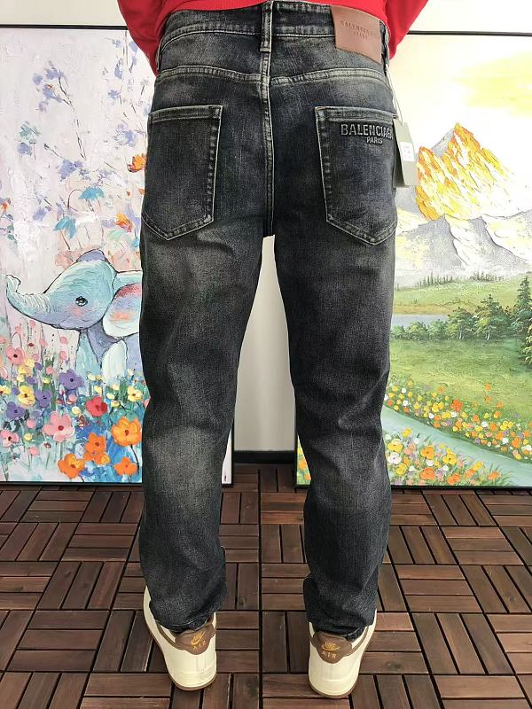 B L Ia A Jeans · 4