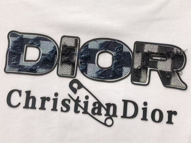 D O T-shirt 10