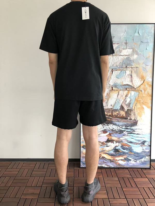 M R T-shirt 4