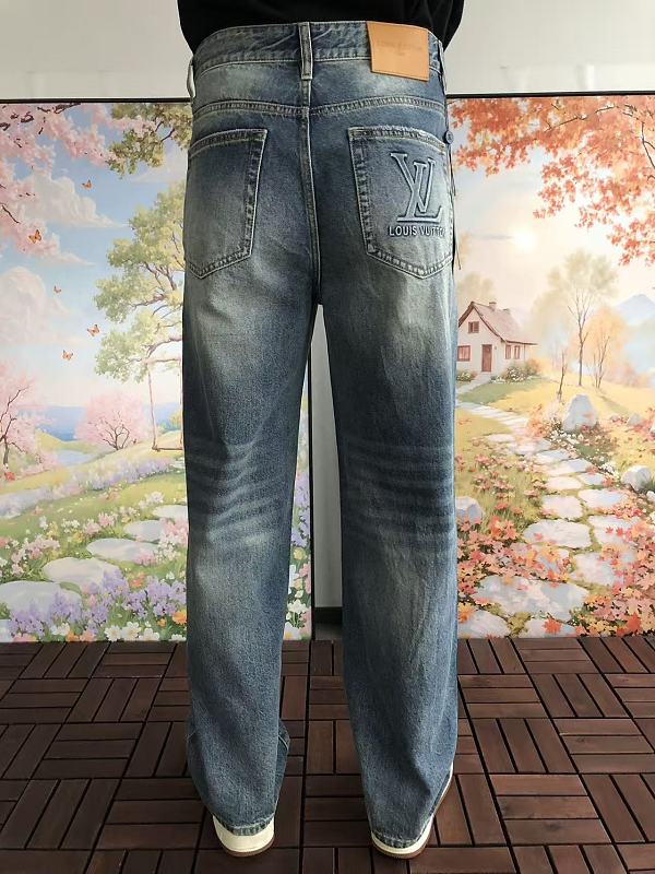 L Jeans · 4